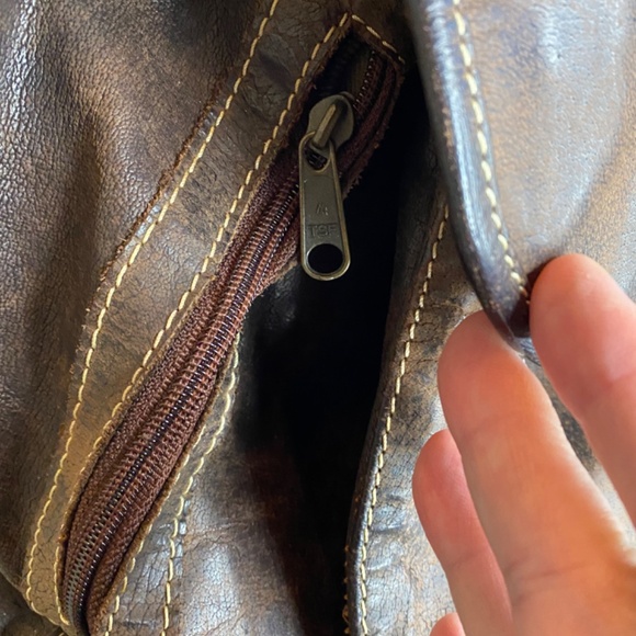 Vintage oversized leather backpack (1980’s) - Picture 6 of 16